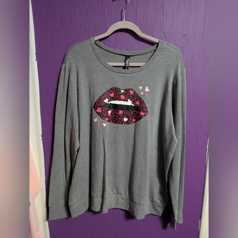 NWT $60 Torrid Sleep Grey Hungry Lips Heart Graphic Sweatshirt 1X 14 16